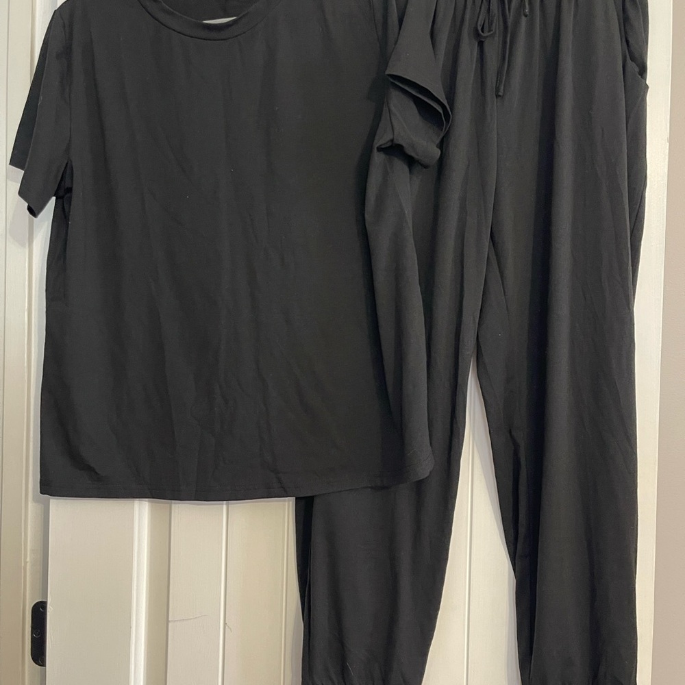 SHEIN Black Casual Tee & Drawstring Pants Set loungewear 8/10